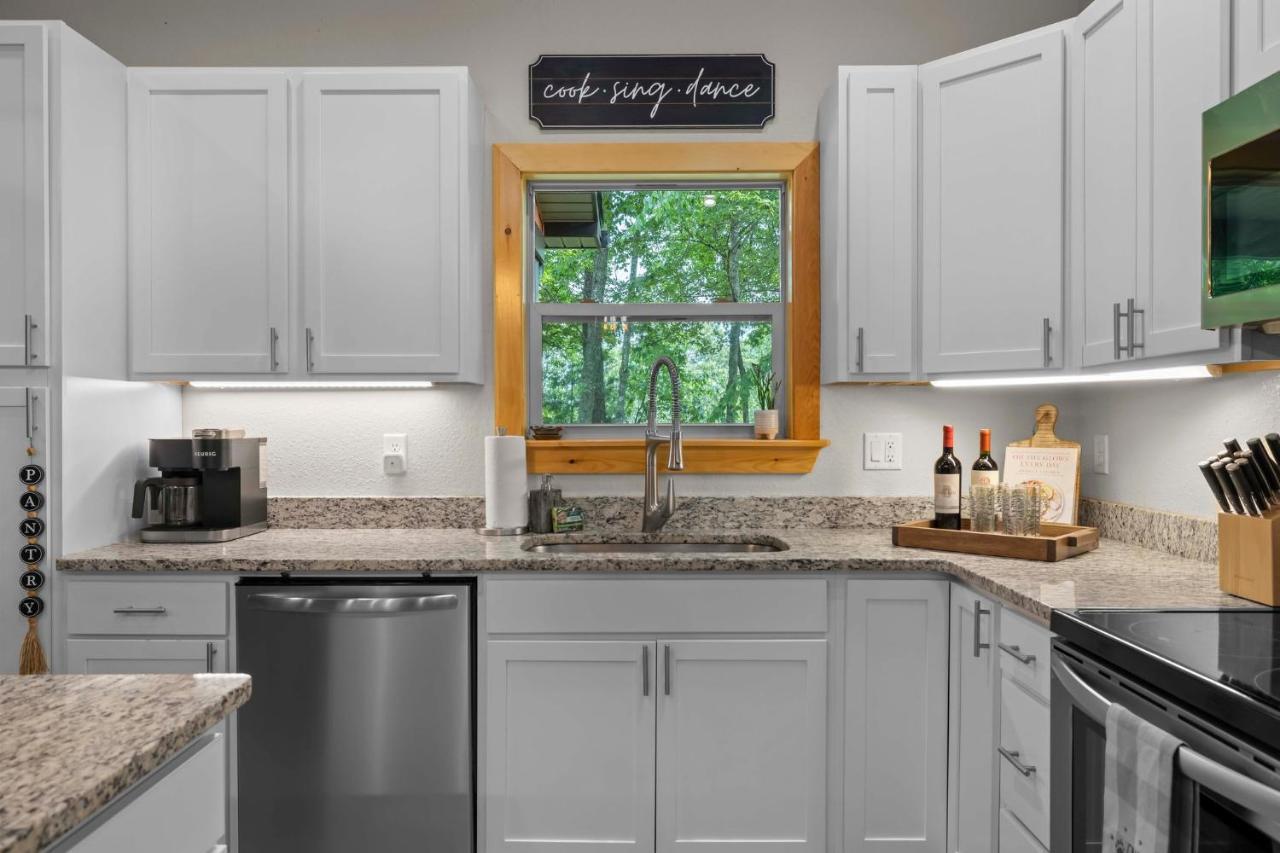 Stunning Views, Superb Atmosphere, Modern Amenities, In The Middle Of Nature Bryson City Exterior photo